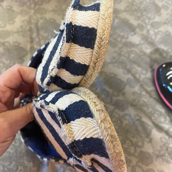 Size 8 Navy & Cream slip on shoes - Picture 3 of 5